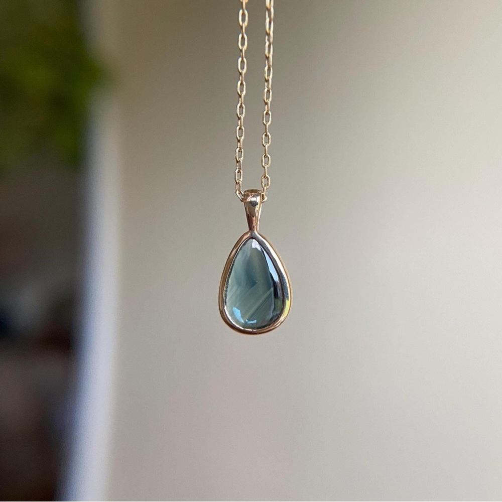14k gold natural sapphire pendant